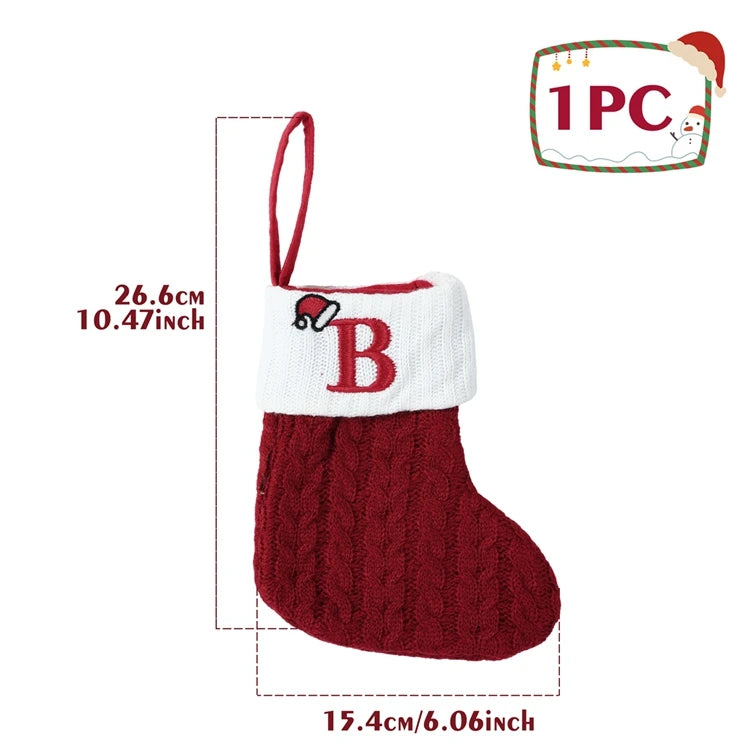 Chaussette de Noël neuve en tricot avec monogramme et lettres rouges