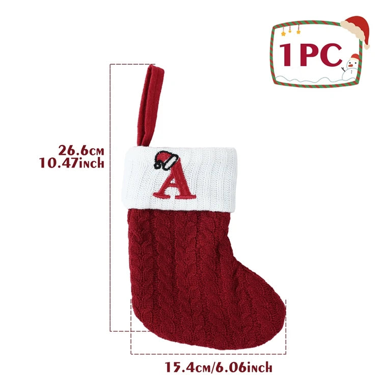 Chaussette de Noël neuve en tricot avec monogramme et lettres rouges