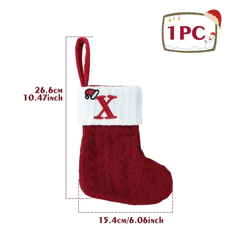 Chaussette de Noël neuve en tricot avec monogramme et lettres rouges