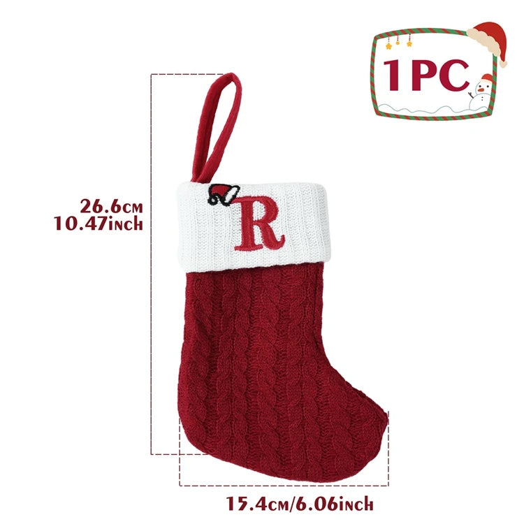Chaussette de Noël neuve en tricot avec monogramme et lettres rouges
