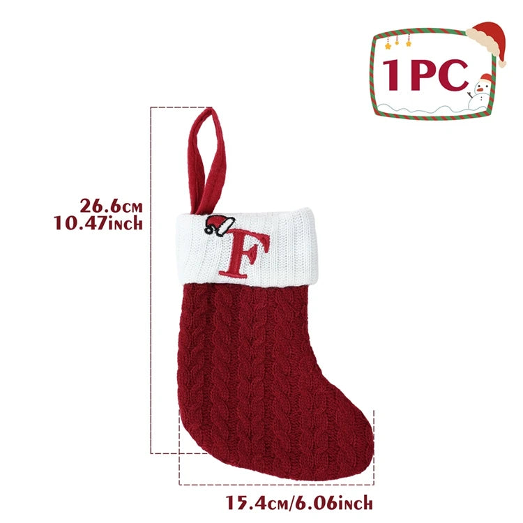 Chaussette de Noël neuve en tricot avec monogramme et lettres rouges