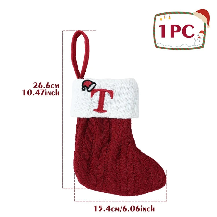 Chaussette de Noël neuve en tricot avec monogramme et lettres rouges