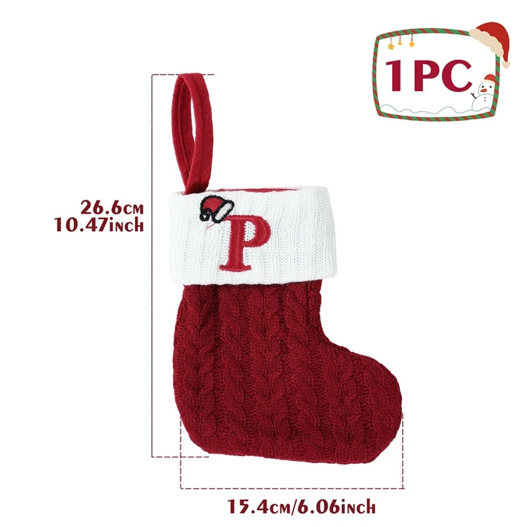 Chaussette de Noël neuve en tricot avec monogramme et lettres rouges