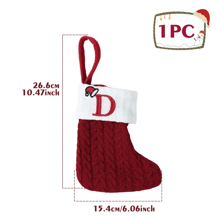 Chaussette de Noël neuve en tricot avec monogramme et lettres rouges