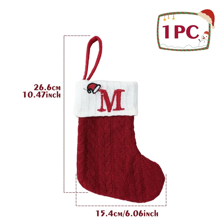 Chaussette de Noël neuve en tricot avec monogramme et lettres rouges