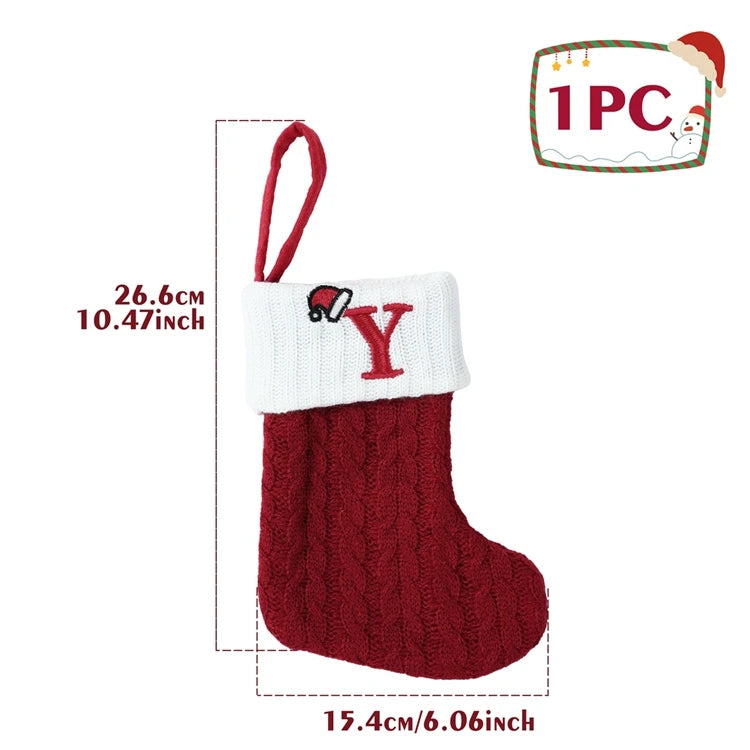 Chaussette de Noël neuve en tricot avec monogramme et lettres rouges