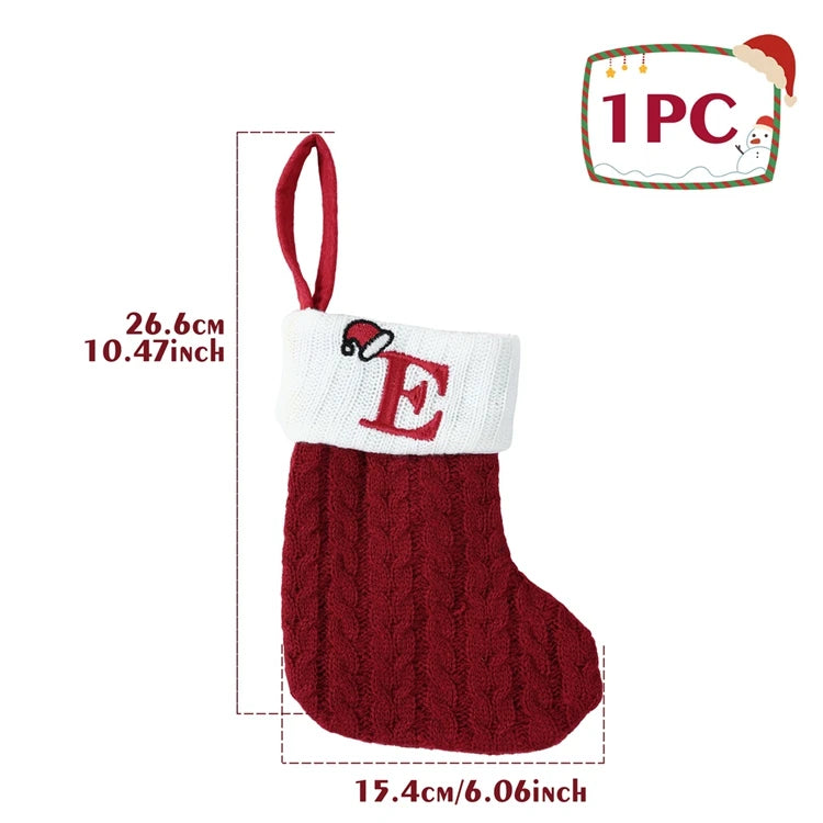 Chaussette de Noël neuve en tricot avec monogramme et lettres rouges