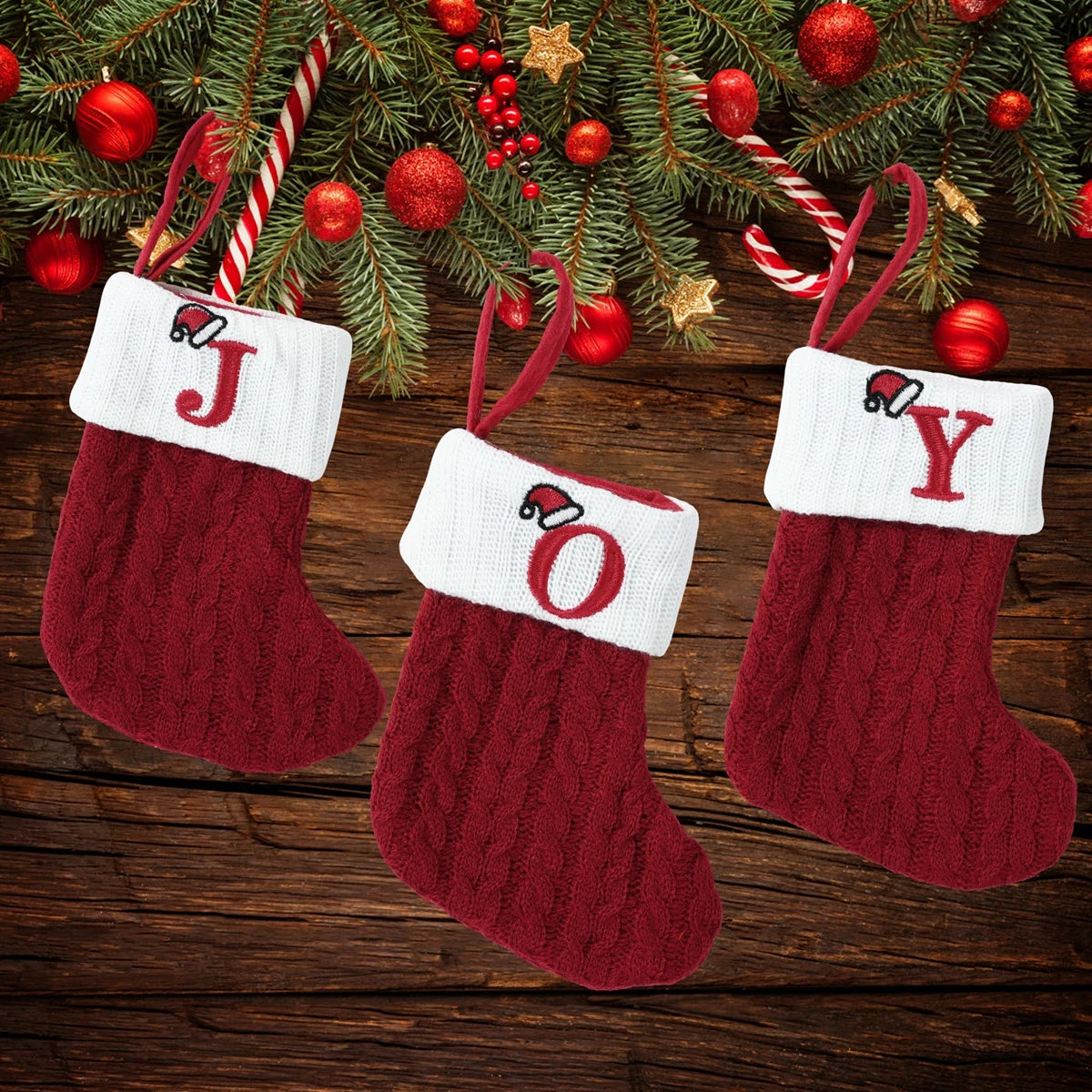 Chaussette de Noël neuve en tricot avec monogramme et lettres rouges