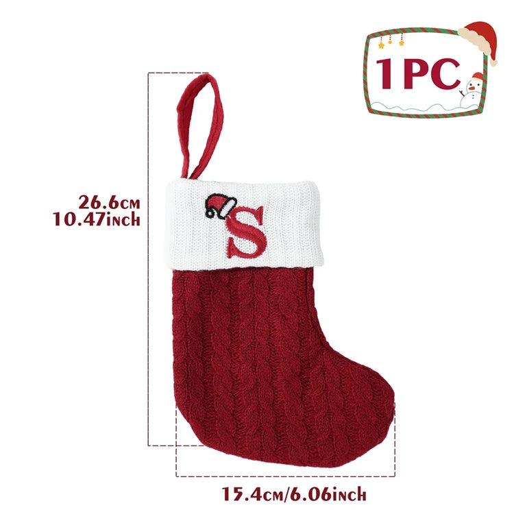 Chaussette de Noël neuve en tricot avec monogramme et lettres rouges