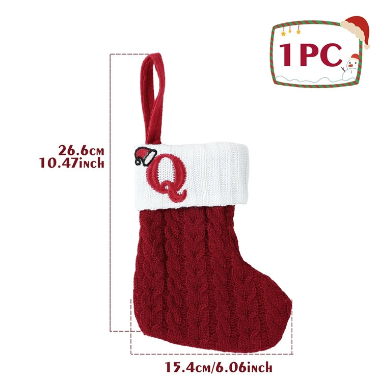 Chaussette de Noël neuve en tricot avec monogramme et lettres rouges