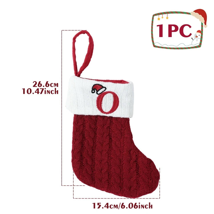 Chaussette de Noël neuve en tricot avec monogramme et lettres rouges